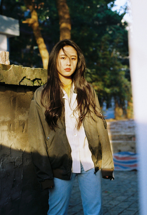 开云体育官方网站登陆-_荒野越野跑：穿越山林和荒漠的极限挑战_，荒野求生越南小伙