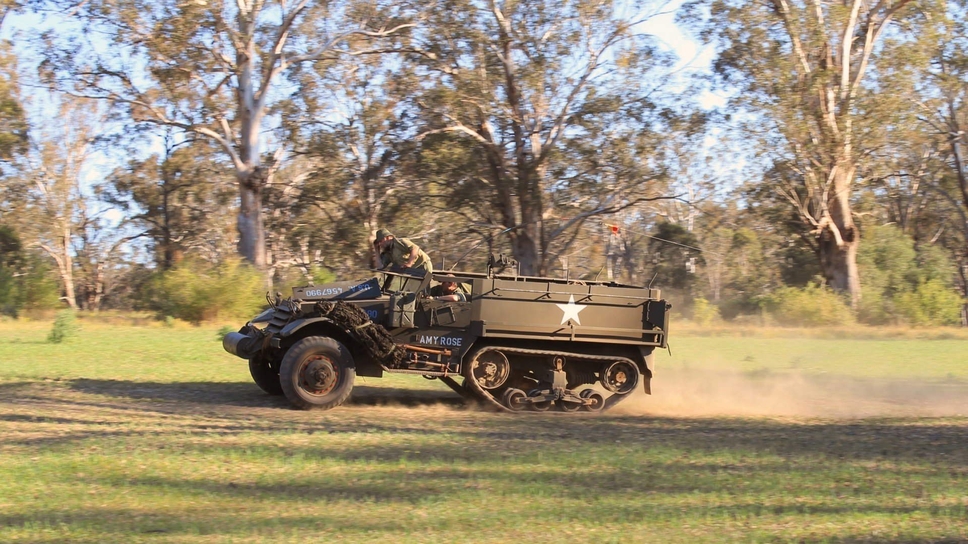Kaiyun APP-_青少年极限冲浪：海浪中的青春印记_，冲浪极限运动