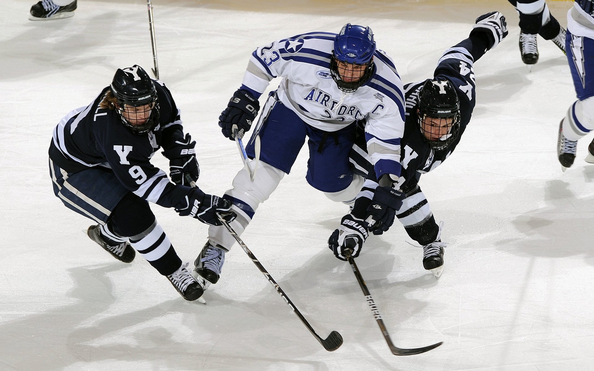 kaiyun体育app-西甲攻防大战：精彩瞬间层出不穷，胜负难料，西甲战报